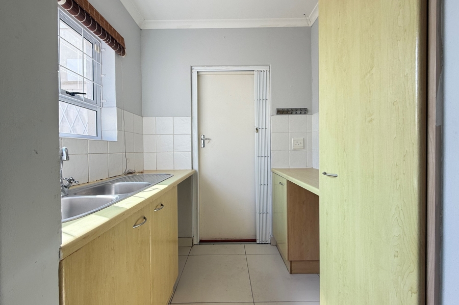 To Let 2 Bedroom Property for Rent in Sunningdale Western Cape